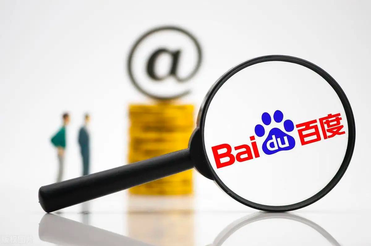 女子耳骨增生自己用钳子剪掉